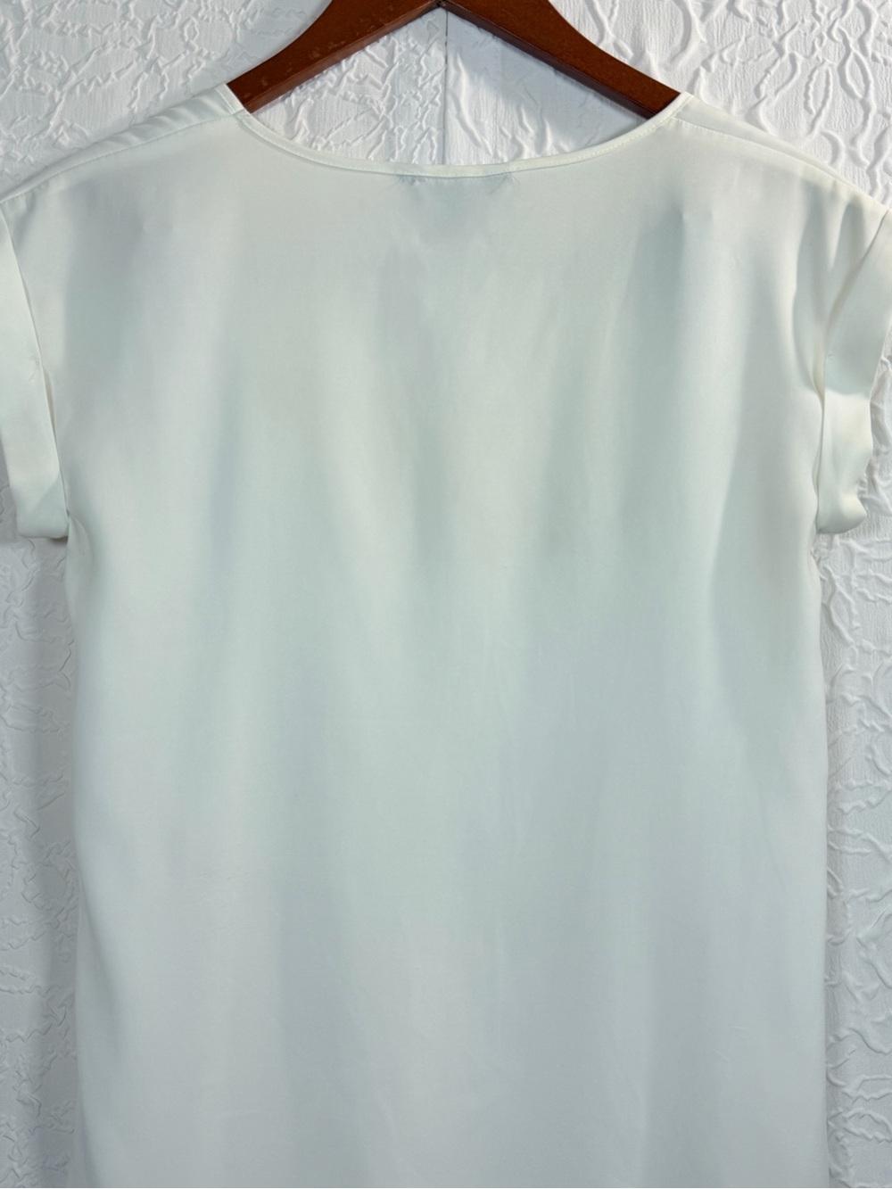 Express White Silky V Neck Lightweight Blouse Top Sz XS - Picture 9 of 14